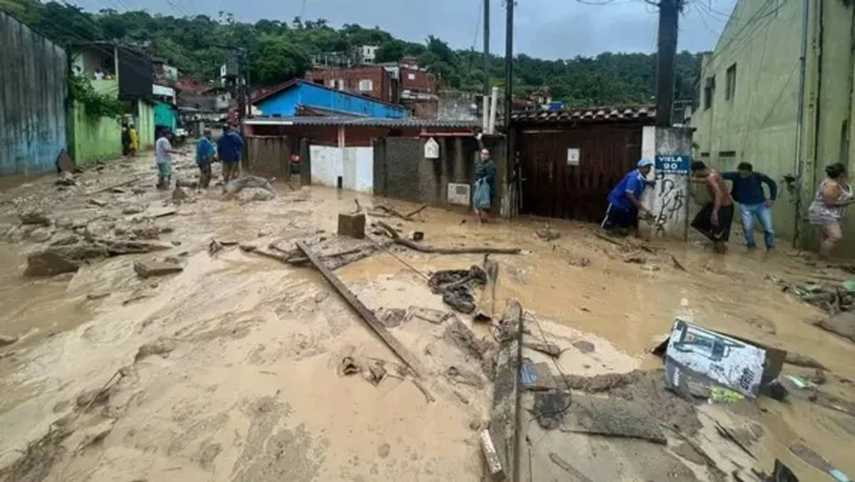 Sobe para 40 o número de vítimas em decorrência das chuvas no litoral de São Paulo