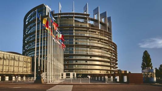A União Europeia (UE) e a Nova Zelândia assinaram, neste domingo (9) que pode levar a um aumento de 30% em suas transações bilaterais em uma década
