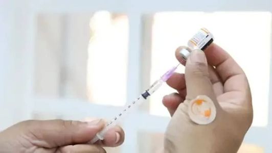 A vacina funciona como se fossem duas vacinas sendo aplicadas de uma vez só