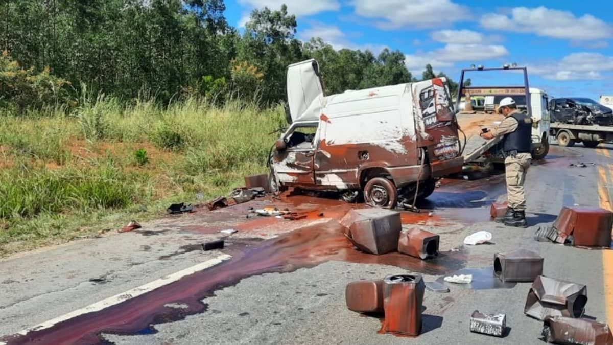 Batida deixa cinco feridos na MGC-135, em Curvelo, em Minas 