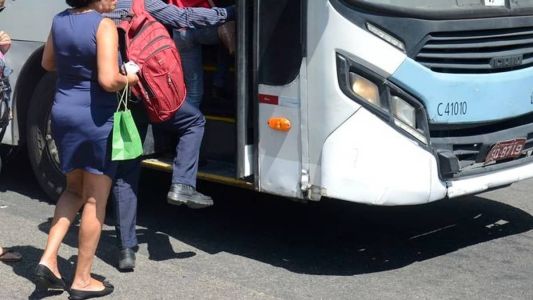 A vítima caiu do ônibus com a porta aberta e foi atropelada; decisão foi unânime