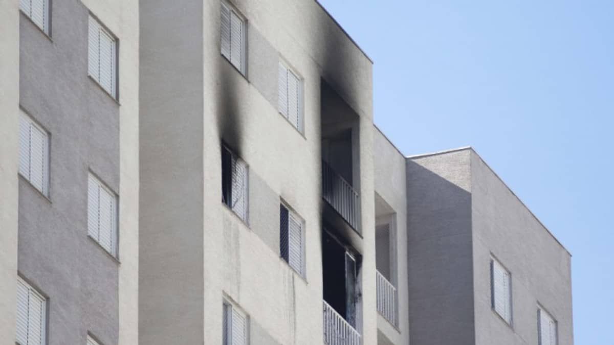 Homem morre após cair do 11º andar enquanto tentava fugir de incêndio em Campinas