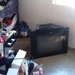 Criança de 4 anos morre após TV de tubo cair em sua cabeça em Minas