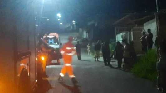A vítima foi encontrada embaixo da van com politraumatismo