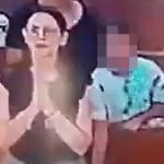 Vídeo: mãe e filha furtam carteira de fiel durante missa em Honduras