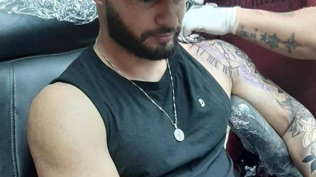 Homem morre intoxicado com anestésico após sessão de tatuagem no Paraná