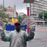 'Viva a Praça Sete': entregador de jornal impresso sobrevive à era digital