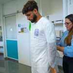 Yuri Alberto, do Corinthians, visita crianças em tratamento com câncer