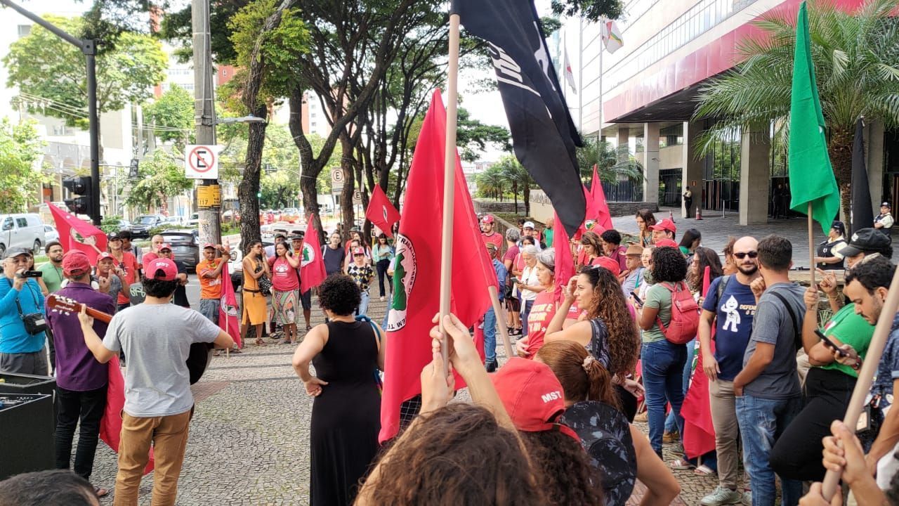 Audiência de conciliação sobre invasão de fazenda em Lagoa Santa reúne proprietários, advogados e MST