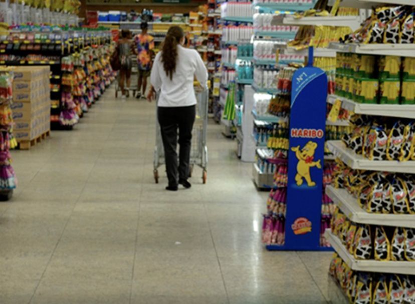 Supermercados fecham mais cedo na véspera de Natal em Ipatinga