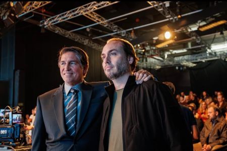 Jim Caviezel interpreta Bolsonaro no filme