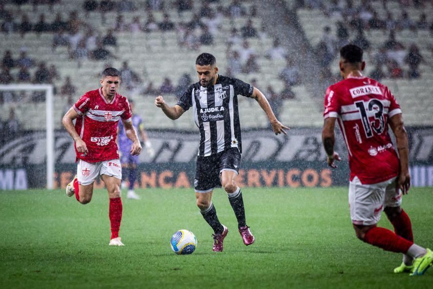 Volante do Ceará pede apoio a Mancini após eliminação na Copa do Brasil