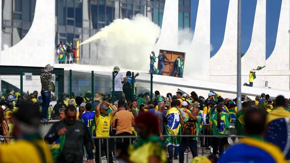 Réus com “participação secundária“ no 8 de janeiro buscam acordo com a PGR; entenda