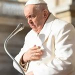 Papa Francisco relata sentir falta de ar após cirurgia abdominal