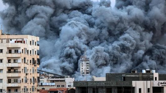 Construções destruídas em Gaza por resposta israelense neste sábabo (7)