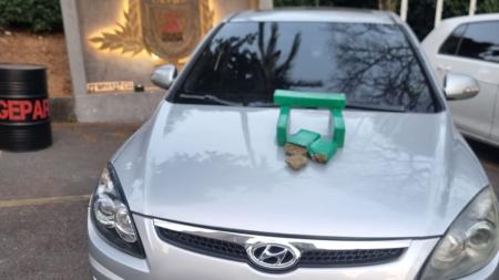Carro apreendido com drogas no Aglomerado da Serra