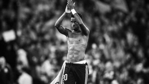 Perseguição de Vini Jr dentro e fora de campo revela traços de uma sociedade arcaica