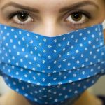 Casos de covid-19 aumentam 80% em um mês, mas mortalidade cai 57%