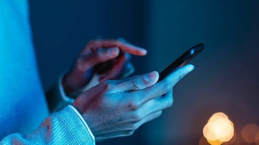 Brasileiros passam, em média, nove horas do dia usando telas