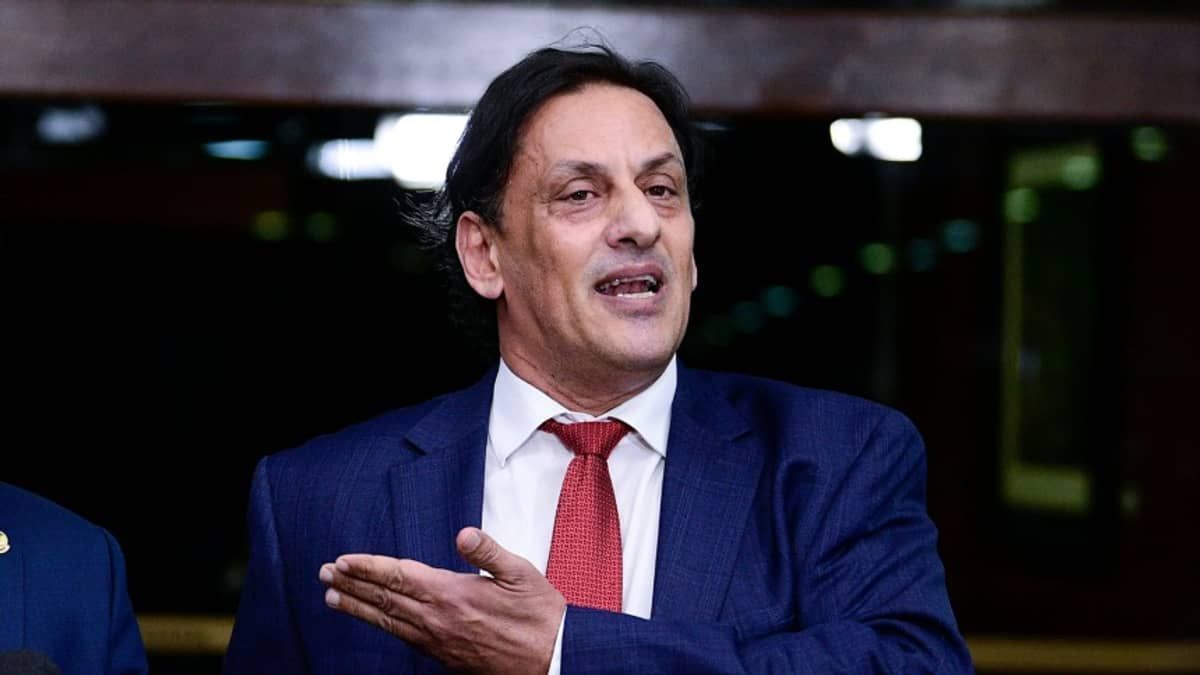 PF apreende celular de Frederick Wassef em restaurante em SP, dizem fontes