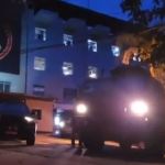 Governo do RJ faz megaoperação contra criminosos e dois helicópteros da polícia são atingidos
