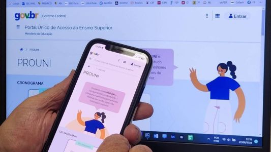 Para o segundo semestre de 2023, o MEC disponibilizou, pelo Prouni, 276.566 bolsas, das quais 215.530 são integrais e 61.036 são parciais