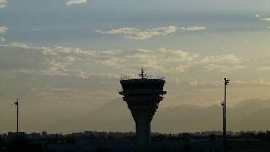 Controladores ligados à estatal NAV Brasil representados pelo Sindicato Nacional dos Trabalhadores na Proteção ao Voo (SNTPV) haviam prometido entrar em greve por prazo indeterminado a partir da próxima segunda-feira