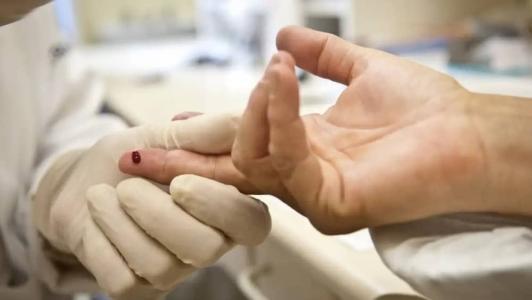 Somente em 2021, foram contabilizadas 28.967 infecções por HIV em pessoas com idade entre 15 e 39 anos