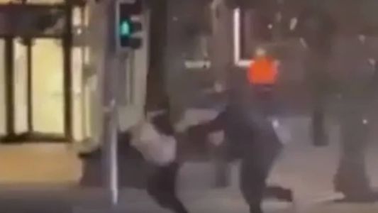 A ministra belga do Interior, Annelies Verlinden, anunciou na rede X que "o autor do atentado terrorista de Bruxelas foi identificado e morreu"