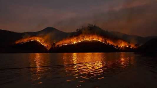 Ocorre um aumento da temperatura terrestre com fortes ondas de calor