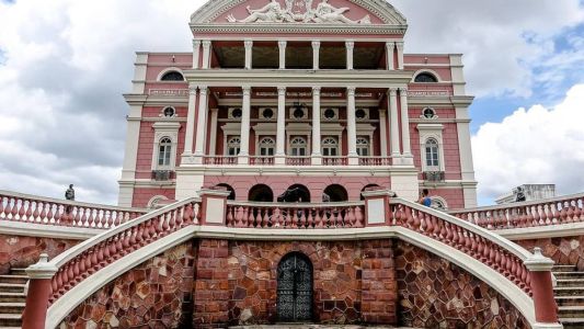 A sanção da Lei no Amazonas ocorreu após o lançamento da primeira Constituição Federal traduzida para o nheengatu, língua descendente do tupi antigo e ainda viva