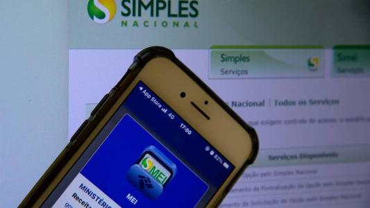 A análise por segmento mostrou que o setor de “Serviços” foi o que mais registrou criação de empresas em abril, seguido de “Comércio” e “Indústria”