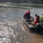 Bombeiros fazem buscas por duas crianças que se afogaram em rio de Naque, leste de Minas