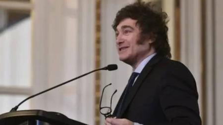 candidato ultradireitista Javier Milei, favorito para a eleição presidencial de 22 de outubro, disse que os argentinos não deveriam manter suas rendas fixas em moeda nacional