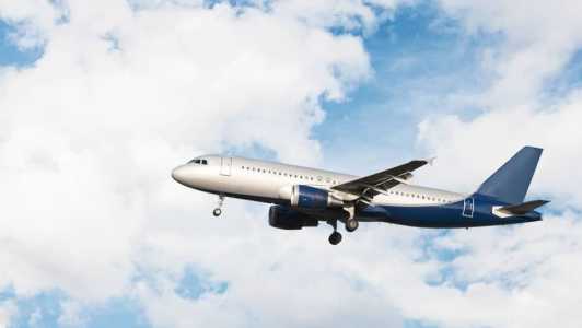 Segundo a imprensa russa, a multidão chegou a cercar o avião