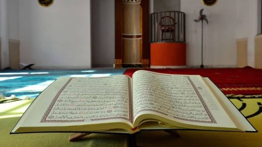 Na quarta-feira passada (28), um iraquiano que vive na Suécia pisoteou uma cópia do livro sagrado dos muçulmanos e ateou fogo em várias páginas 