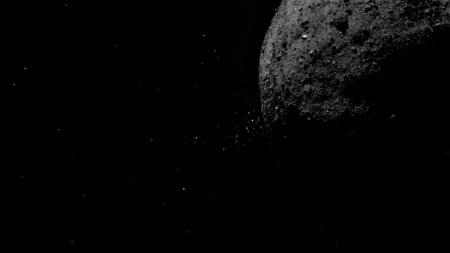 Imagem mostra asteroide Bennu ejetando partículas rochosas de sua superfície