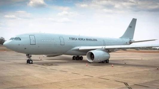 Com a chegada de mais uma aeronave nesta segunda-feira (23), já são 1410 brasileiros resgatados e 53 animais de estimação