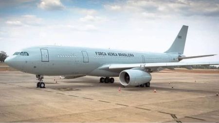 Com a chegada de mais uma aeronave nesta segunda-feira (23), já são 1410 brasileiros resgatados e 53 animais de estimação