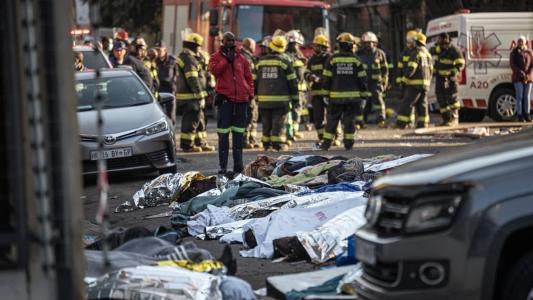 Segundo autoridades, pessoas em situação de rua estavam vivendo no edifício
