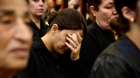 No templo, que recebeu em março de 2021 uma visita histórica do papa Francisco, os fiéis não conseguiram conter as lágrimas
