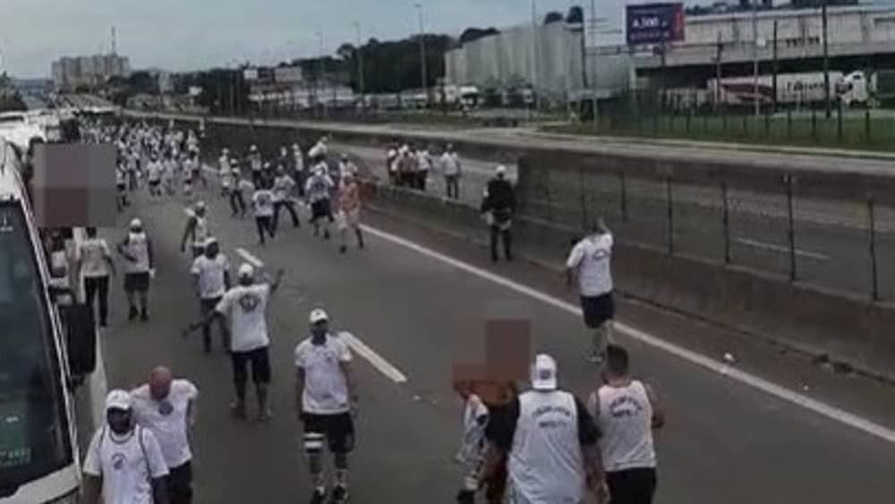 Mais de 120 pessoas são presas após briga entre organizadas do Santos e Botafogo