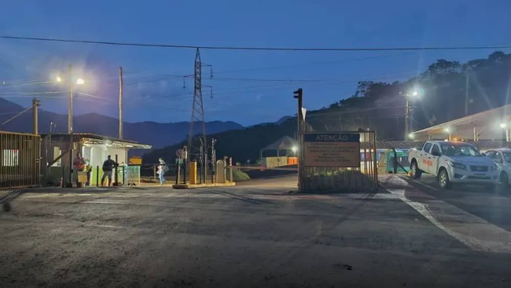 Ministério Público se reúne com moradores de distrito de Mariana vizinho à mina interditada