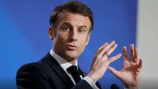 "Em 2024, a liberdade das mulheres para abortar será irreversível", escreveu ele na rede social X (antigo Twitter)