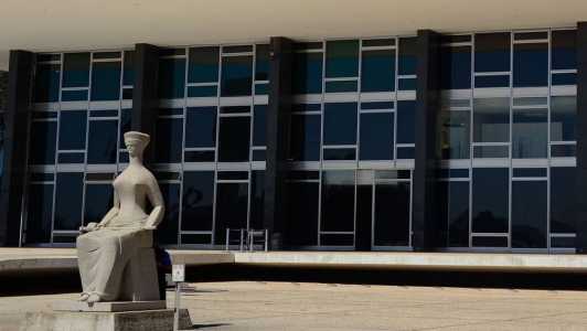 Ficou estabelecido que o casamento civil pode ser dissolvido pela solicitação do divórcio, sem a necessidade prévia da separação judicial