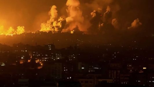 "Três médicos e dois enfermeiros acompanham os bebês e há preparativos em curso para levá-los para o Egito, pela passagem de Rafah", disse Mohamed Zaqut