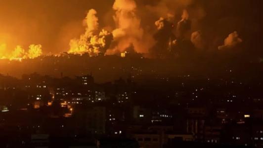 "Três médicos e dois enfermeiros acompanham os bebês e há preparativos em curso para levá-los para o Egito, pela passagem de Rafah", disse Mohamed Zaqut