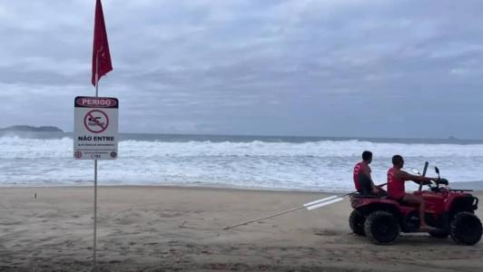 Segundo o Corpo de Bombeiros, no mesmo local onde o adolescente se afogou, outros dois homens, vítimas de afogamento, foram resgatados com vida e receberam atendimento