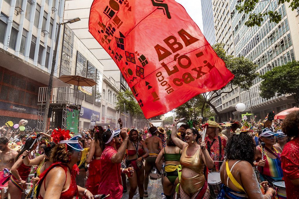 Abalô-Caxi intensifica ensaios abertos e aquece bateria para o Carnaval 2026 em BH