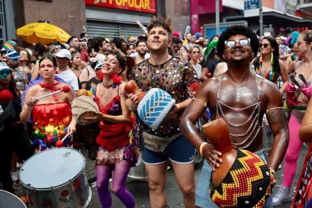 Bloco Abalô-Caxi arrastou multidão ao Centro de BH